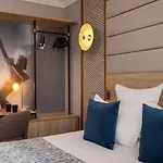 Nude - Color Vision Hotel