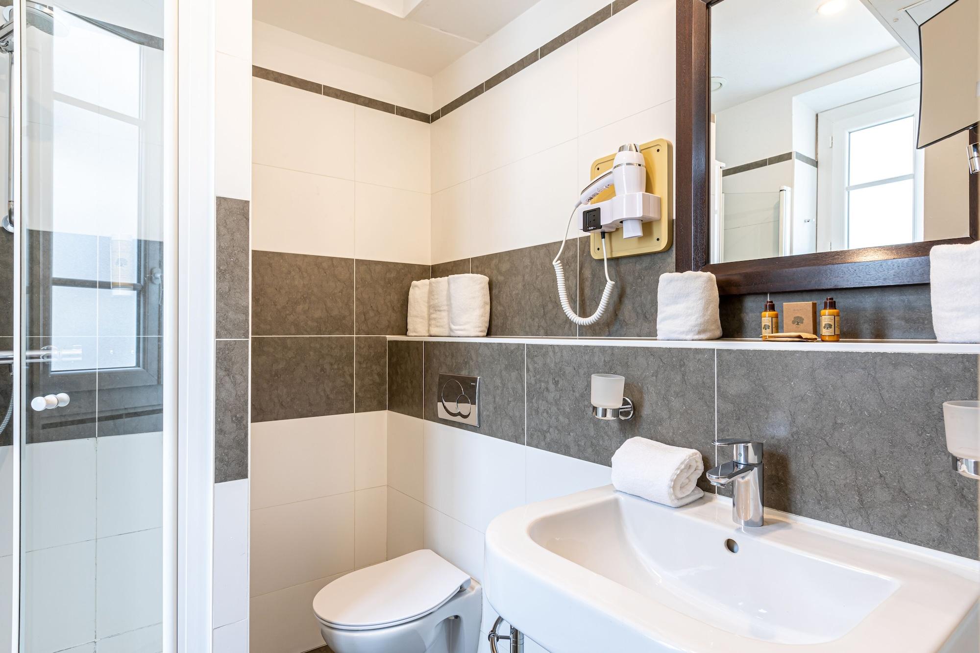 Hotel Nude - Color Vision Parigi