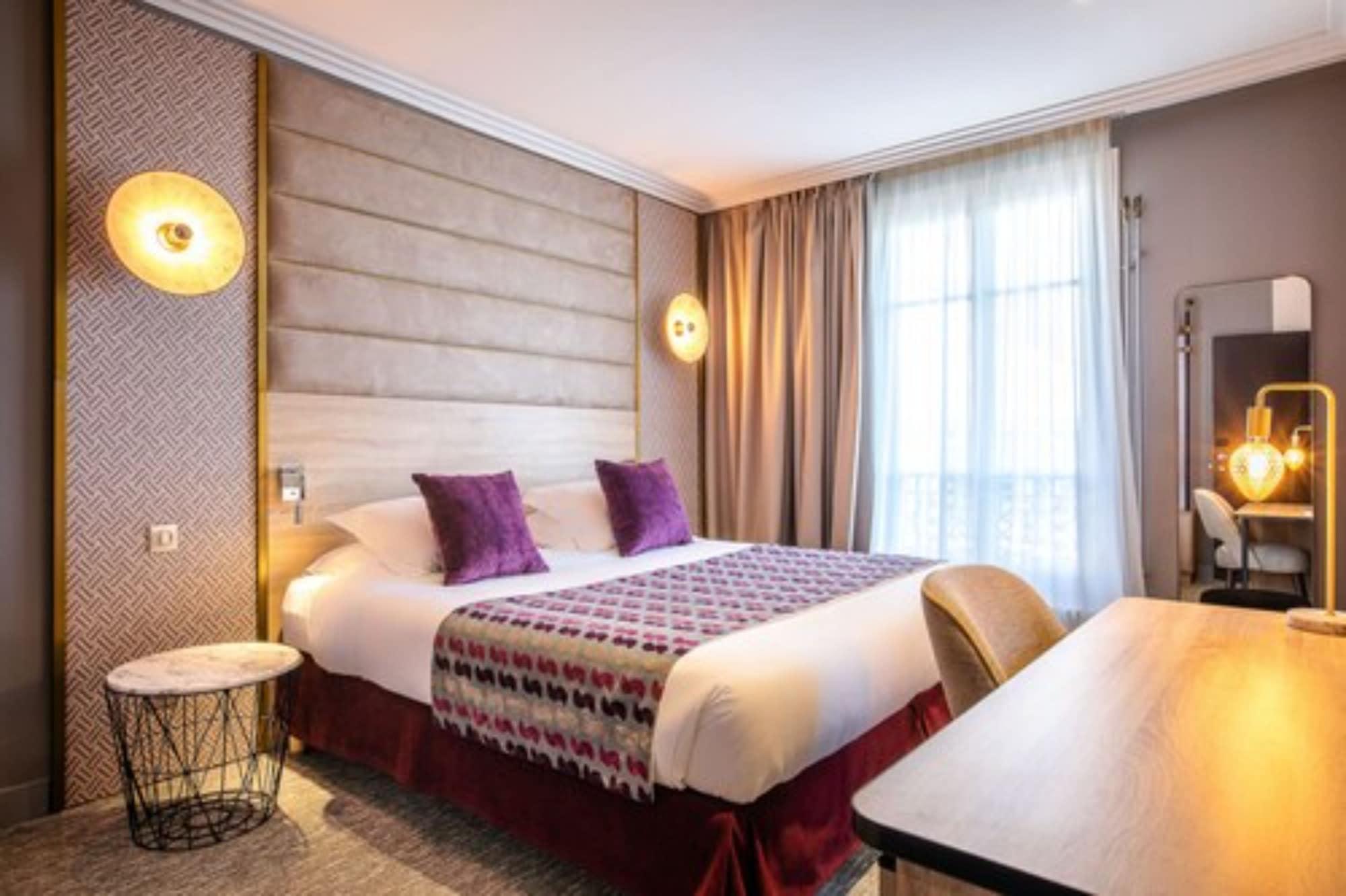 Nude - Color Vision Hotel 4*