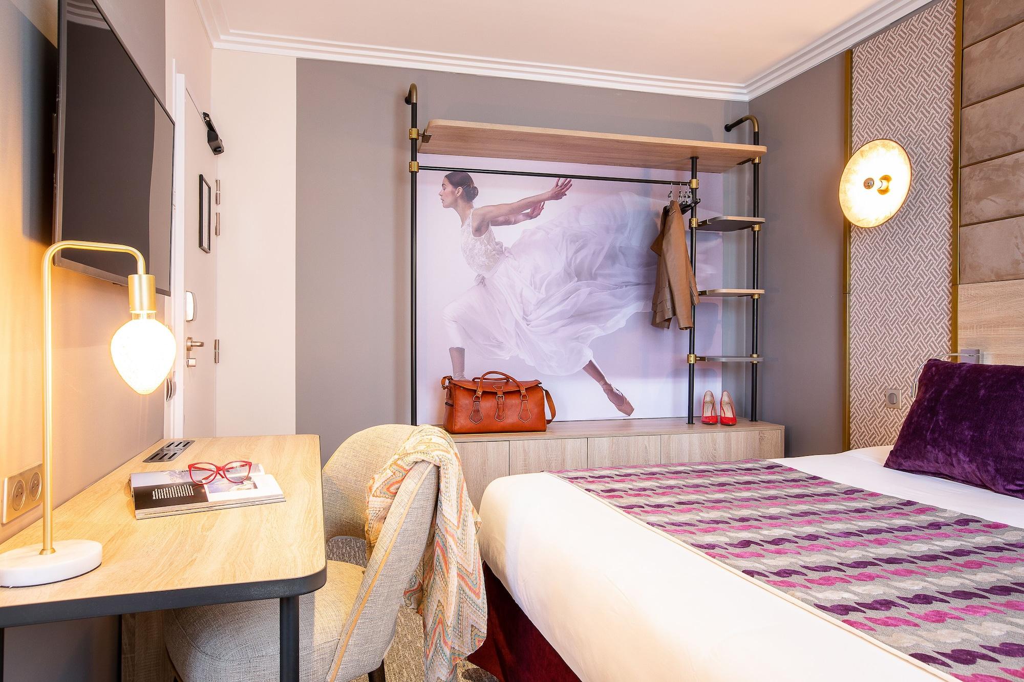 Hotel Nude - Color Vision