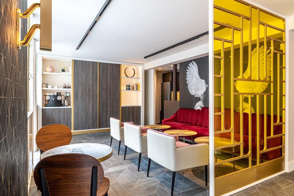 Hotel Nude - Color Vision