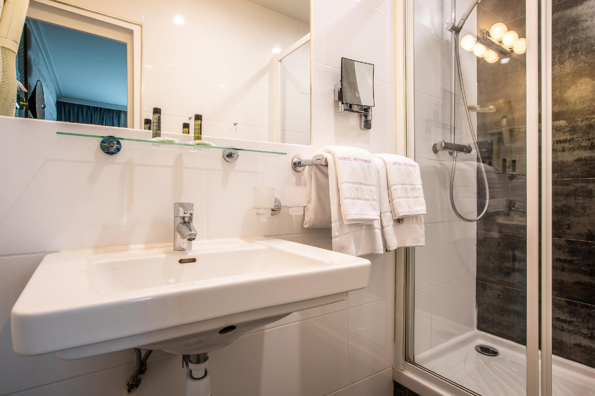 Nude - Color Vision 4* Paris