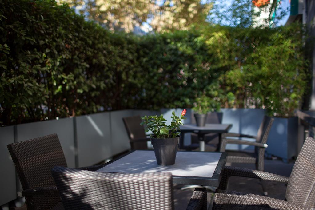 Nude - Color Vision Parigi