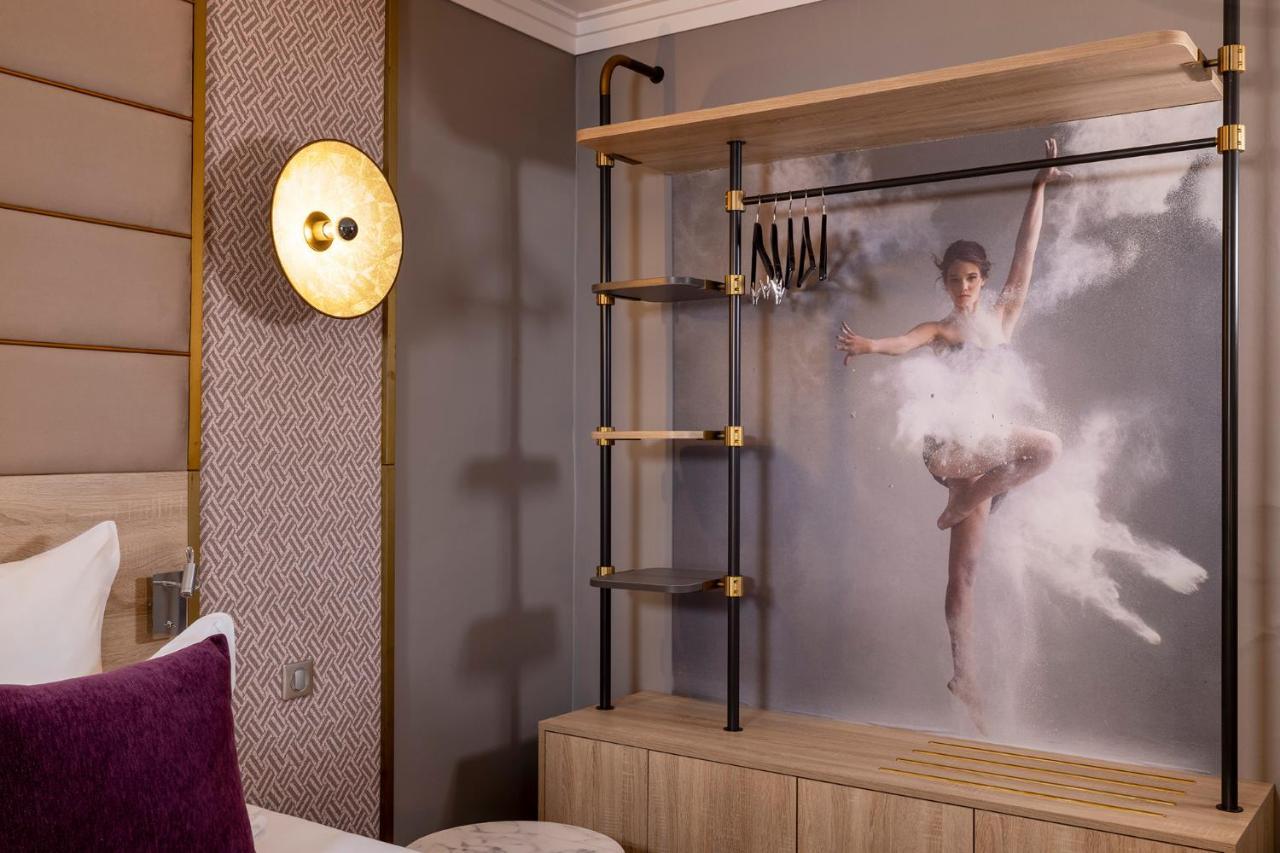 Hotel Nude - Color Vision Parigi