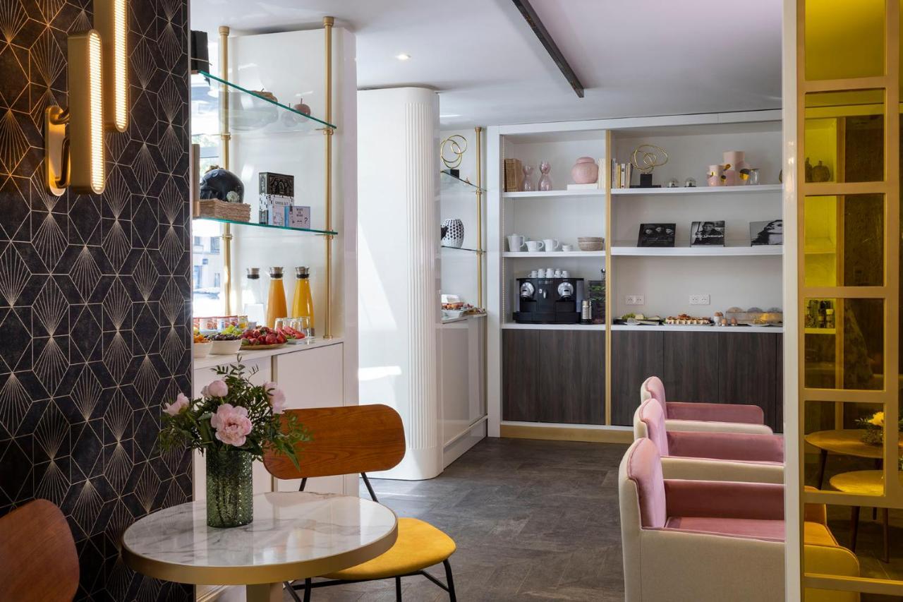 Nude - Color Vision Hotel Parigi