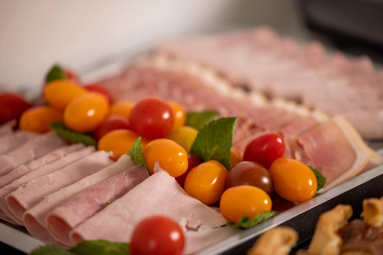 Nude - Color Vision Hotel Parigi