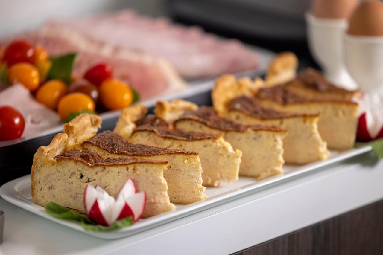 Hotel Nude - Color Vision