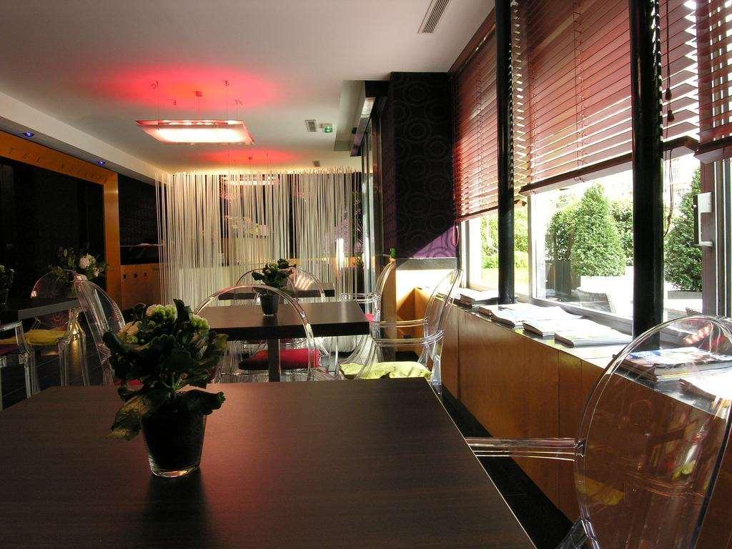 Hotel Nude - Color Vision