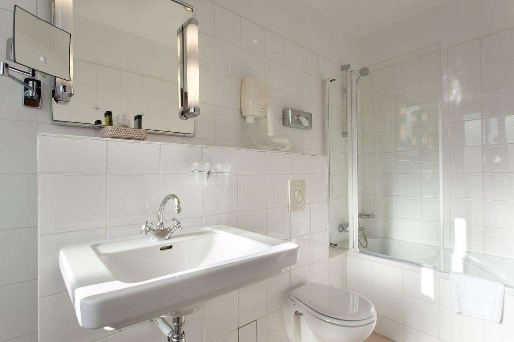Nude - Color Vision 4* Parigi