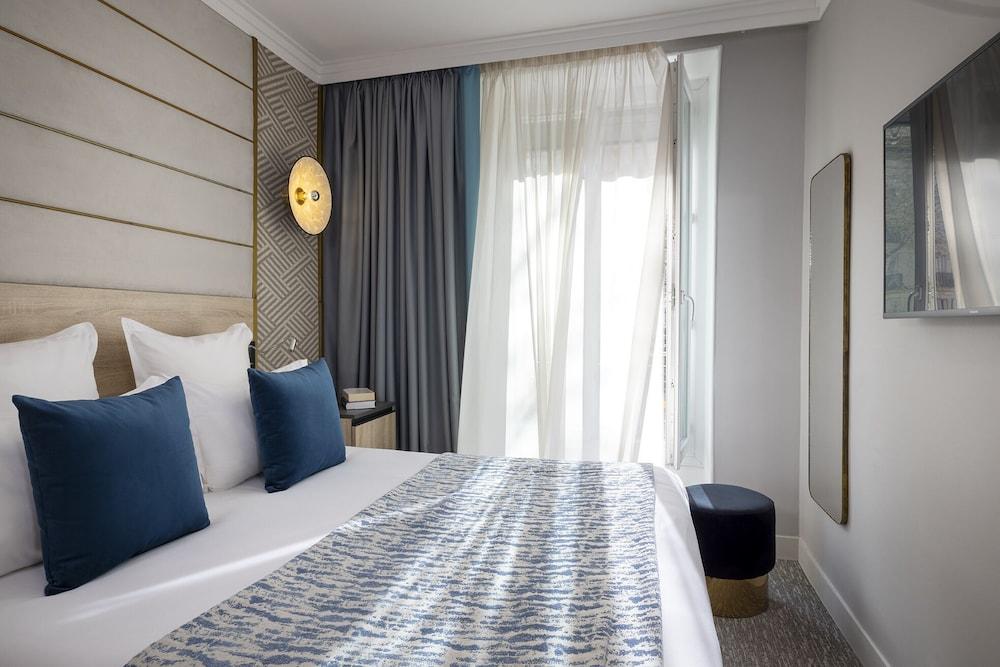 Nude - Color Vision Hotel Parigi