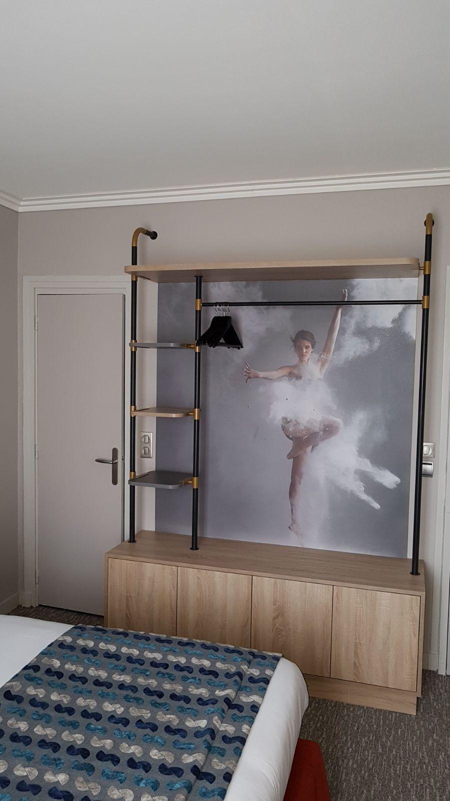 Hotel Nude - Color Vision