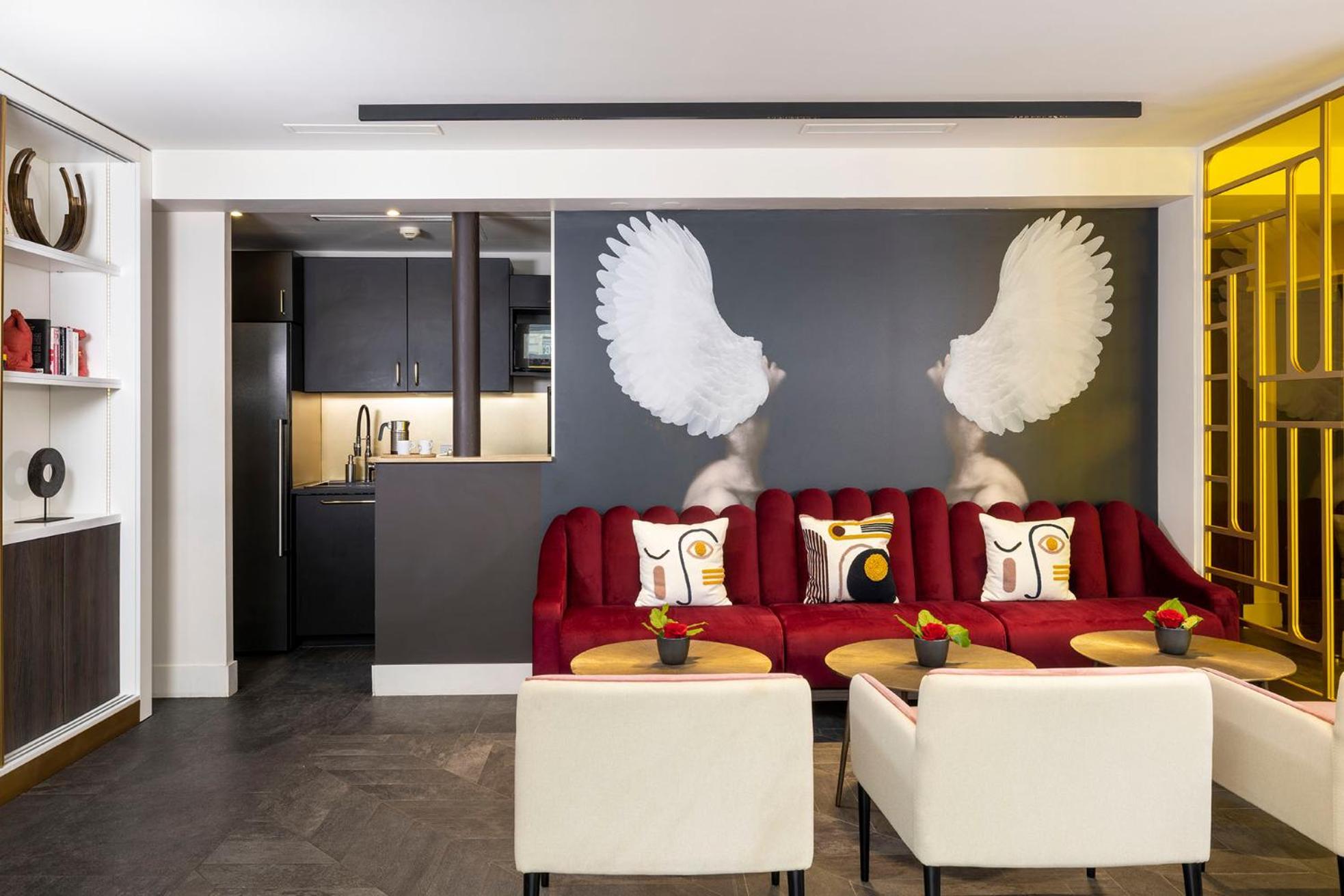 Hotel Nude - Color Vision 4*