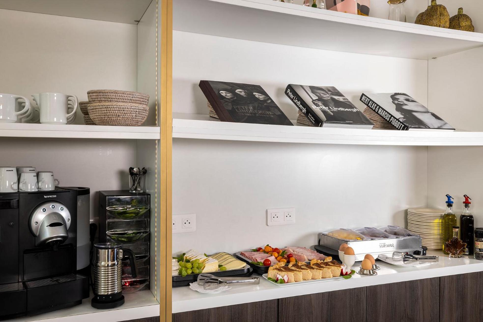 Hotel Nude - Color Vision 4*