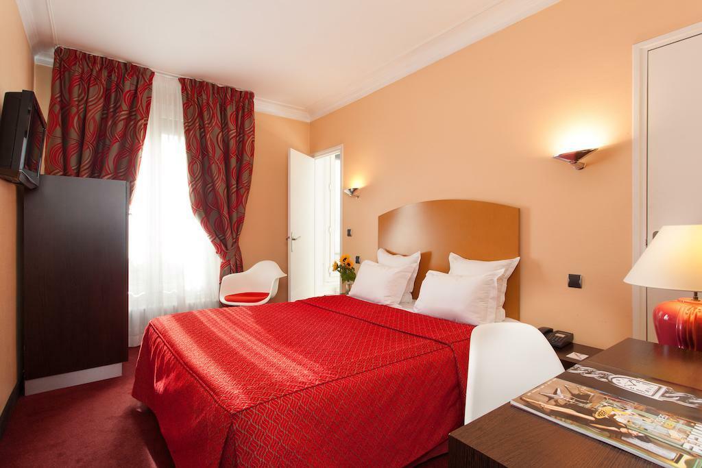 Nude - Color Vision Hotel 4*